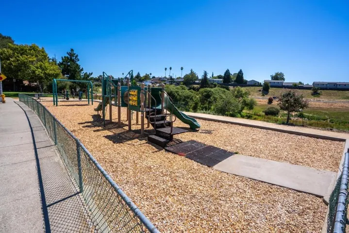 37 Winding Way, Watsonville, California 95076