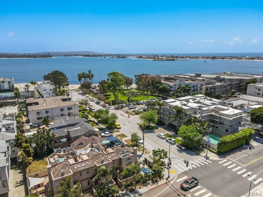 1311 15 Pacific Beach Dr