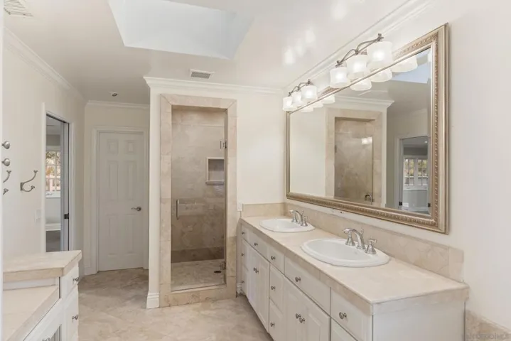 Dual Sinks, tub, extra storage, step in shower