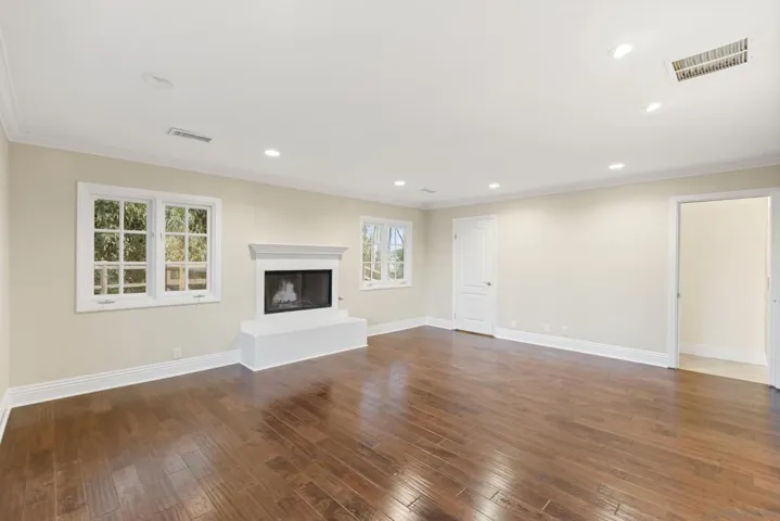 with Fireplace & walk in Closet