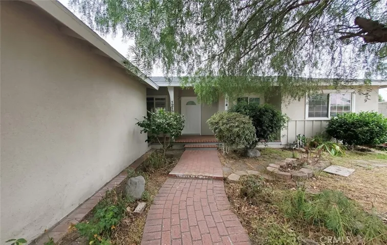 entrance way to front door