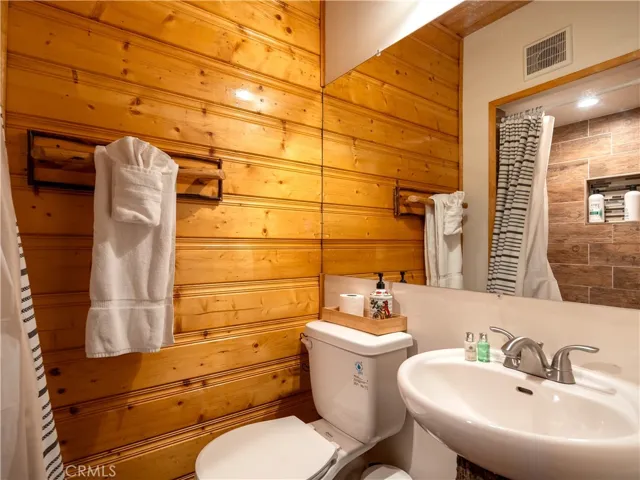 796 Silver Tip Drive, Big Bear Lake, California 92315