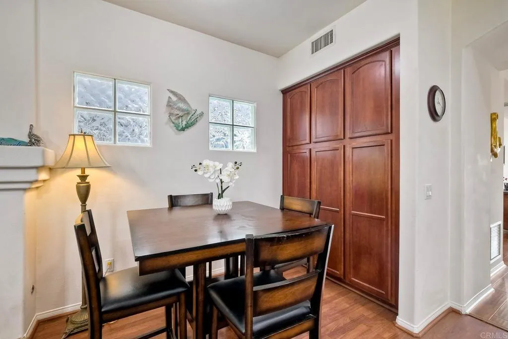 Informal dining right in the kitchen
