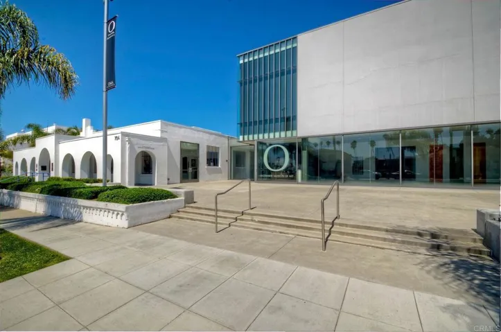 Easy access to downtown and major business centers—perfect for work, play, and coastal living