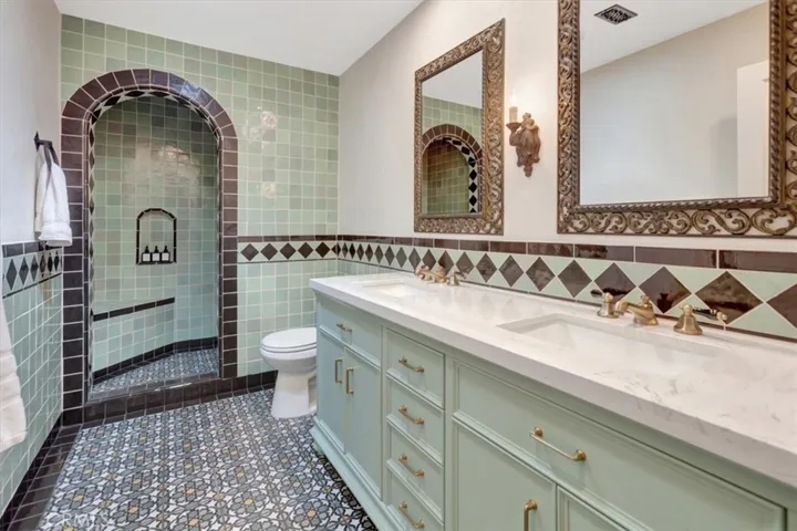 2nd Bathroom