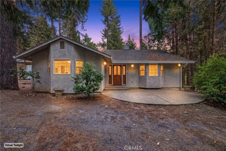 Beautiful Home in the Woods!!