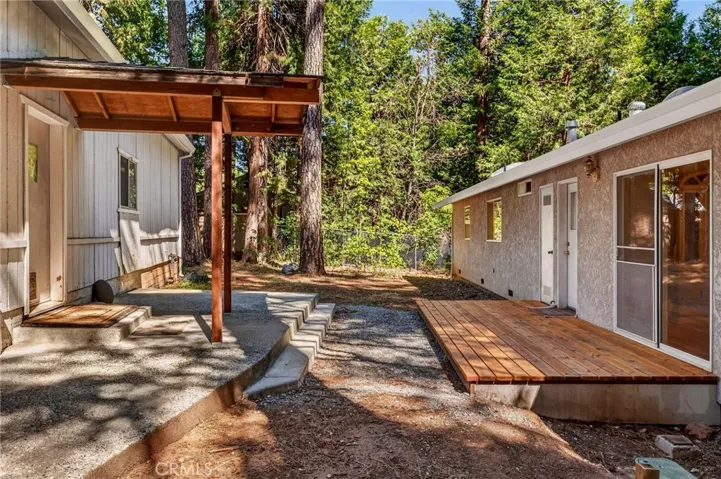 Covered Porch to Garage