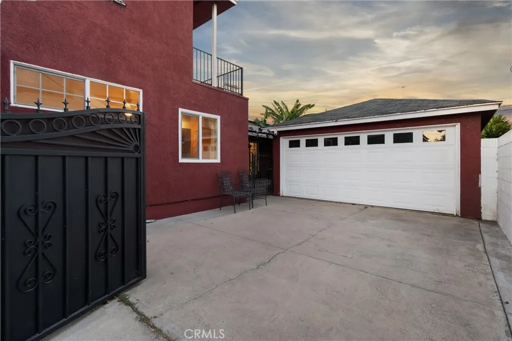 Detached garage