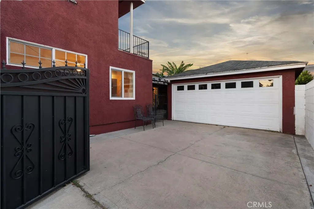 Detached garage