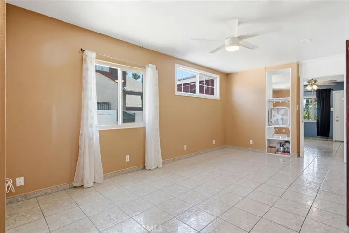 Big family room with ceiling fan