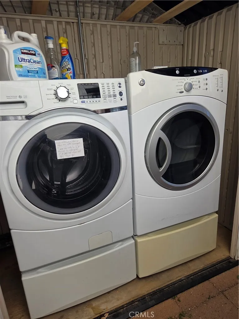 Common area laundry facility for tenants