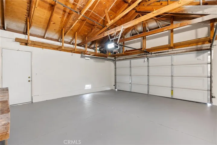 Garage w/painted concrete