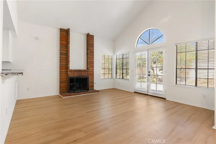 2nd living area w/fireplace and vaulted ceiling