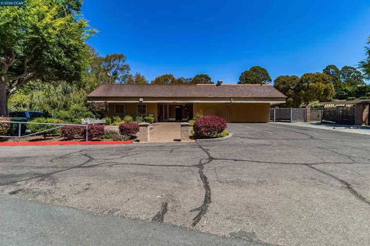 1243 Fairway Dr, Richmond, California 94803