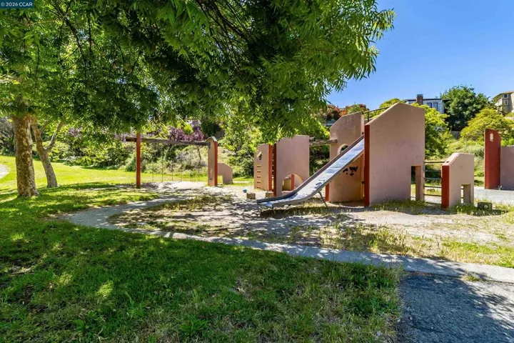1243 Fairway Dr, Richmond, California 94803