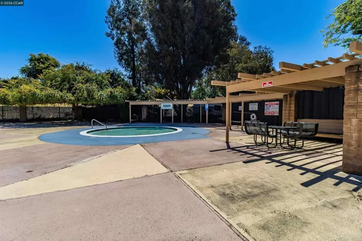 1243 Fairway Dr, Richmond, California 94803