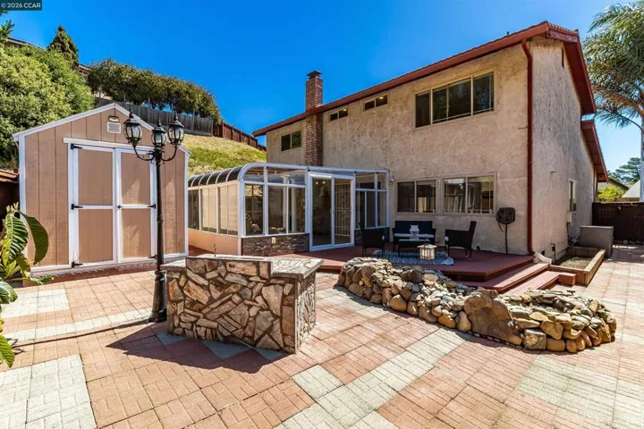 1243 Fairway Dr, Richmond, California 94803