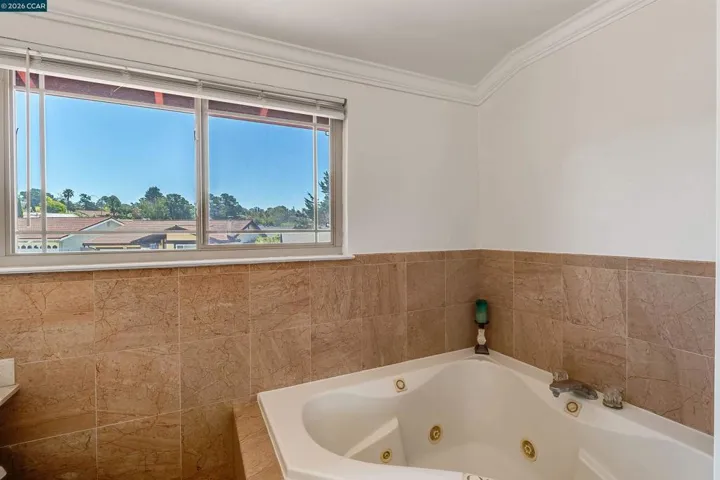 1243 Fairway Dr, Richmond, California 94803