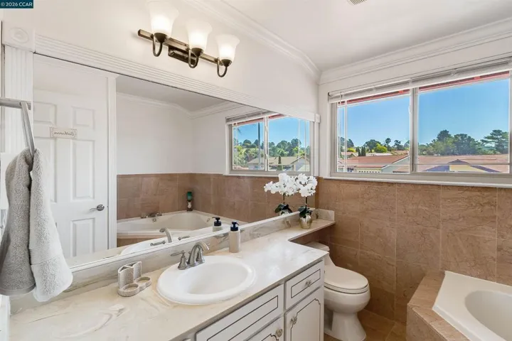 1243 Fairway Dr, Richmond, California 94803
