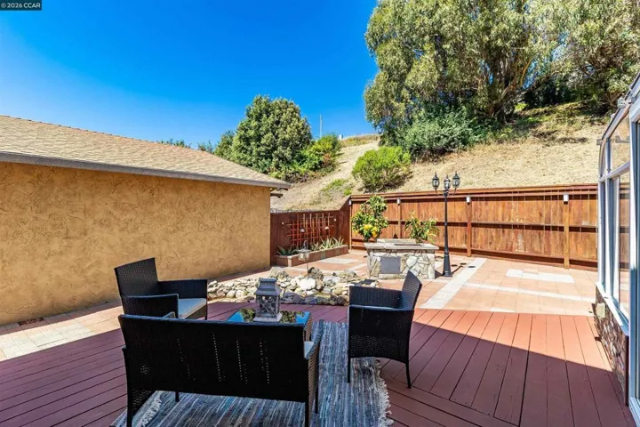 1243 Fairway Dr, Richmond, California 94803