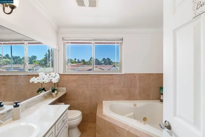 1243 Fairway Dr, Richmond, California 94803