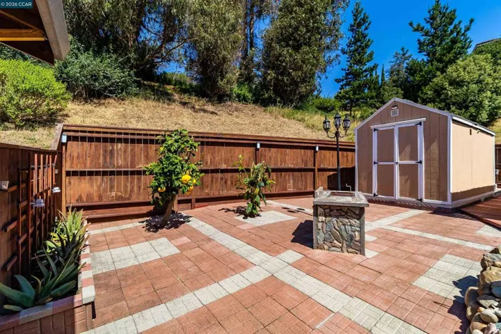 1243 Fairway Dr, Richmond, California 94803