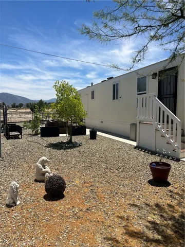Spacious side yard