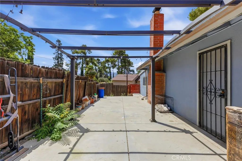 Side yard off kitchen and garage