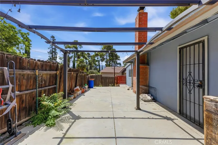 Side yard off kitchen and garage