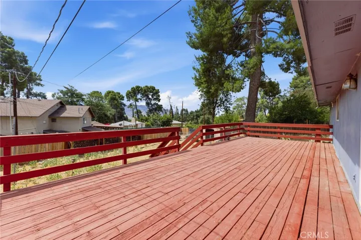 Oversized deck with stunning mountain views