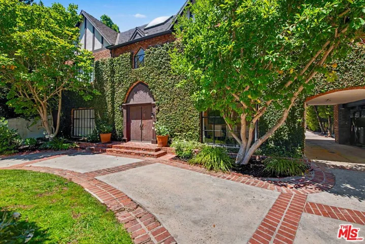 2411 Benedict Canyon Drive, Beverly Hills, California 90210
