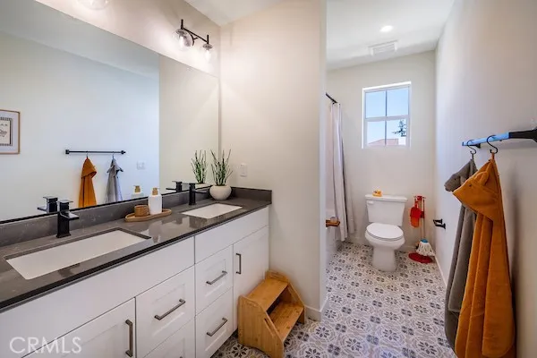 Plan SF Model Bathroom
