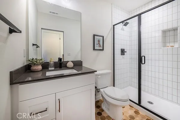 Plan SF Model Bathroom