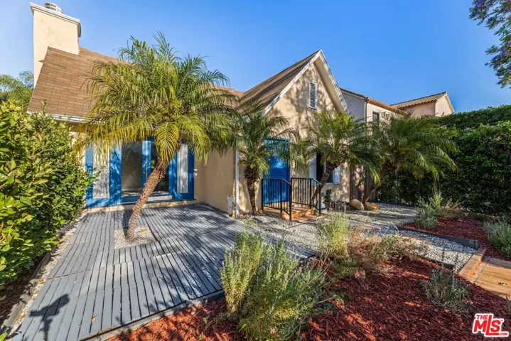 1112 S Highland Avenue, Los Angeles, California 90019