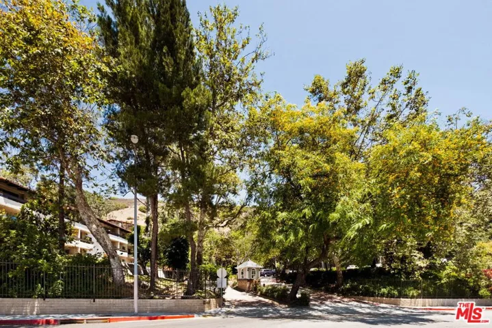 2700 Cahuenga Boulevard 4303, Los Angeles, California 90068