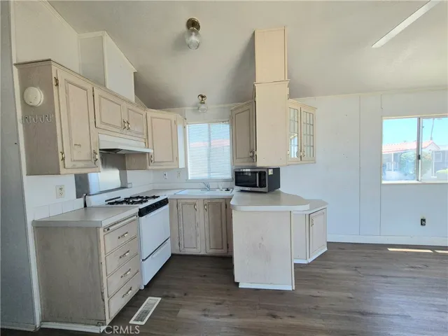 1295 106 S Cawston Avenue #106, Hemet, California 92545