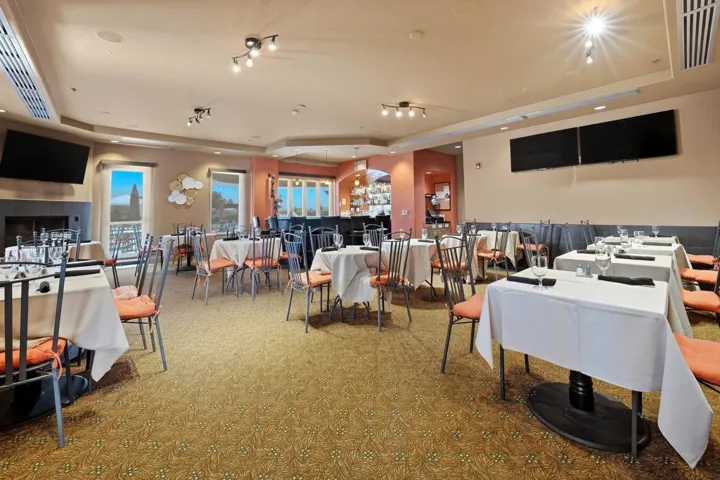 Clubhouse Dining