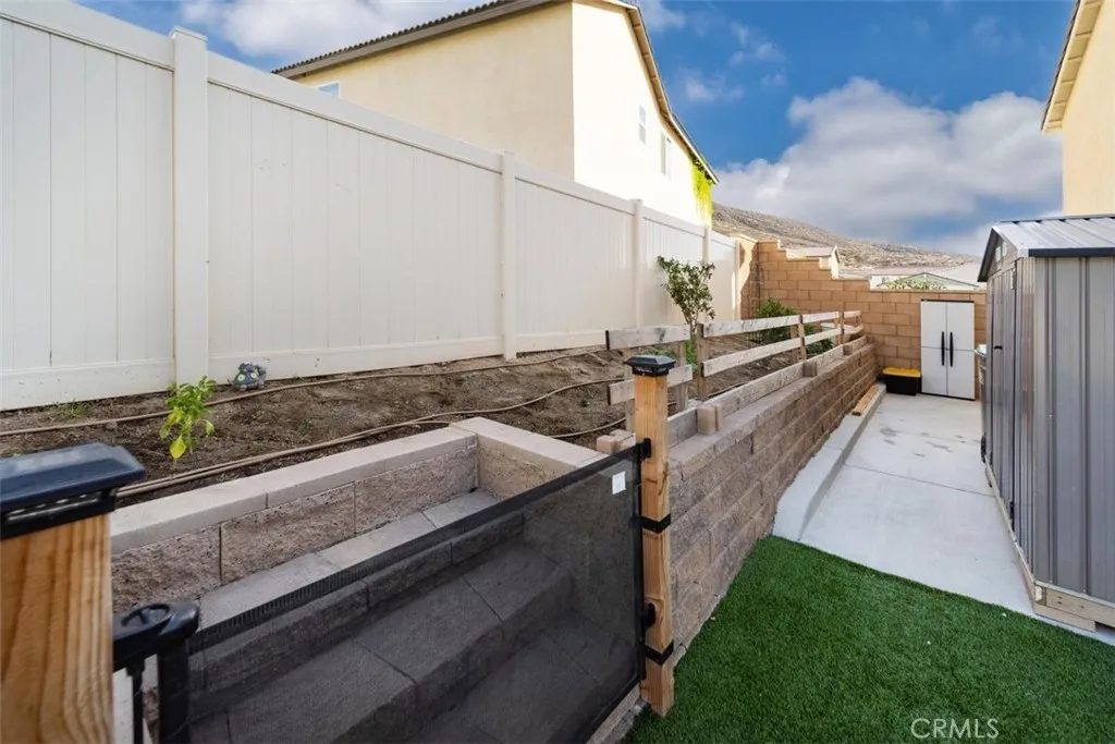 Retaining wall