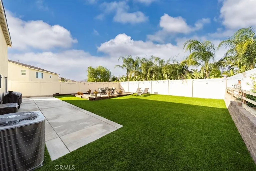 Lovely, upgraded backyard