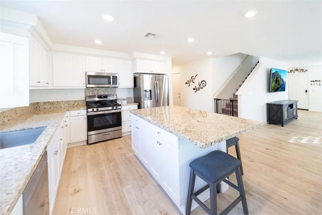 Beautiful kitchen with upgraded appliances