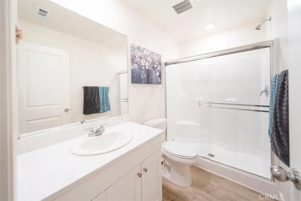 Main floor full bath