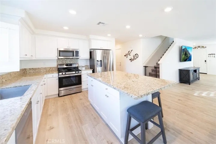 Beautiful kitchen with upgraded appliances