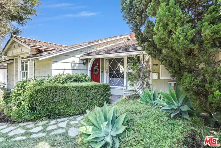 3830 Vineland Avenue, Studio City, California 91604