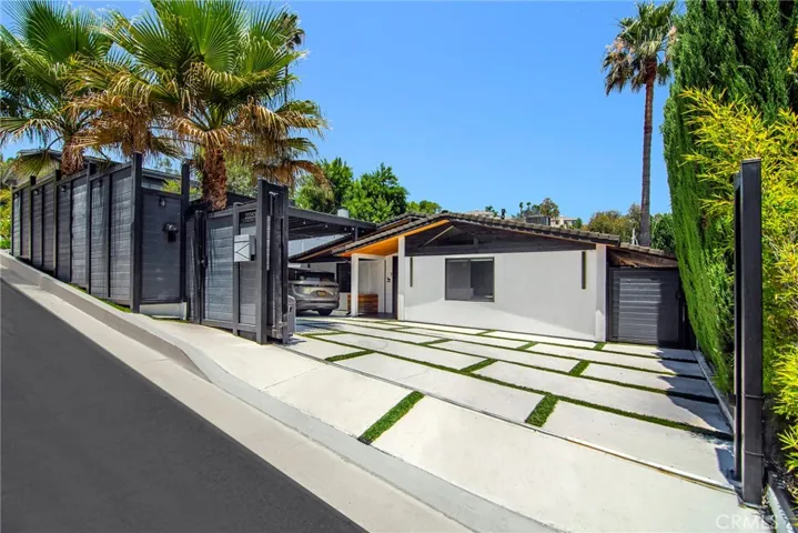 22253 Flanco Road, Woodland Hills, California 91364