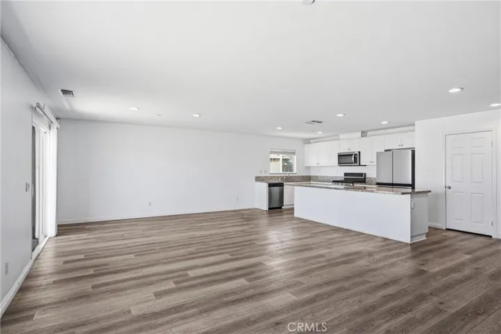 570 Farmstead, Hemet, California 92543