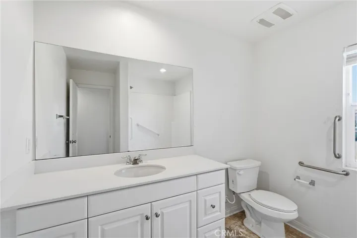 570 Farmstead, Hemet, California 92543