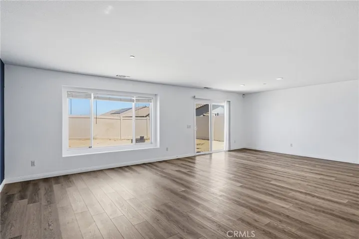 570 Farmstead, Hemet, California 92543