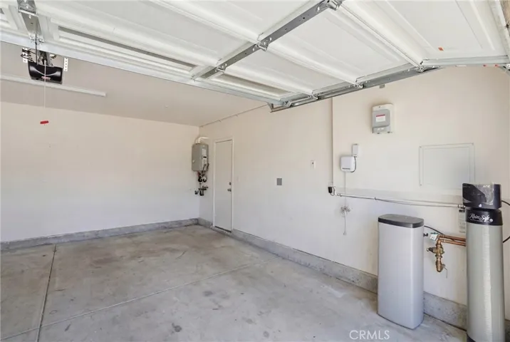 570 Farmstead, Hemet, California 92543