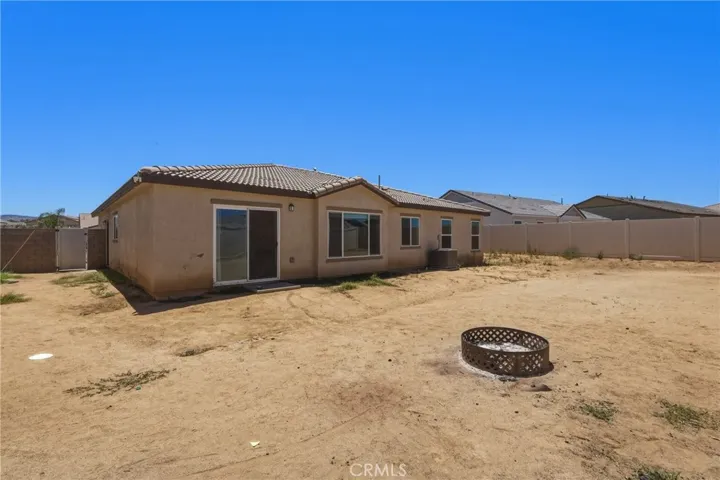 570 Farmstead, Hemet, California 92543