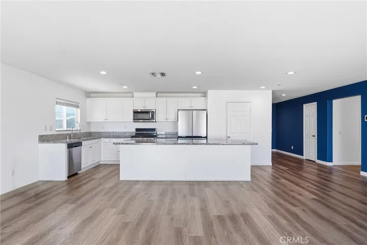 570 Farmstead, Hemet, California 92543